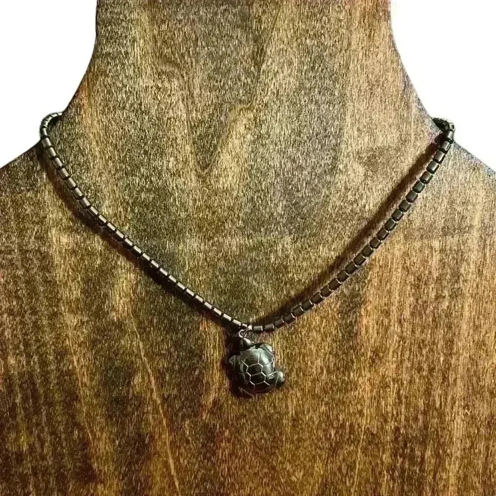 𝅺Hematite Turtle Beaded Necklace